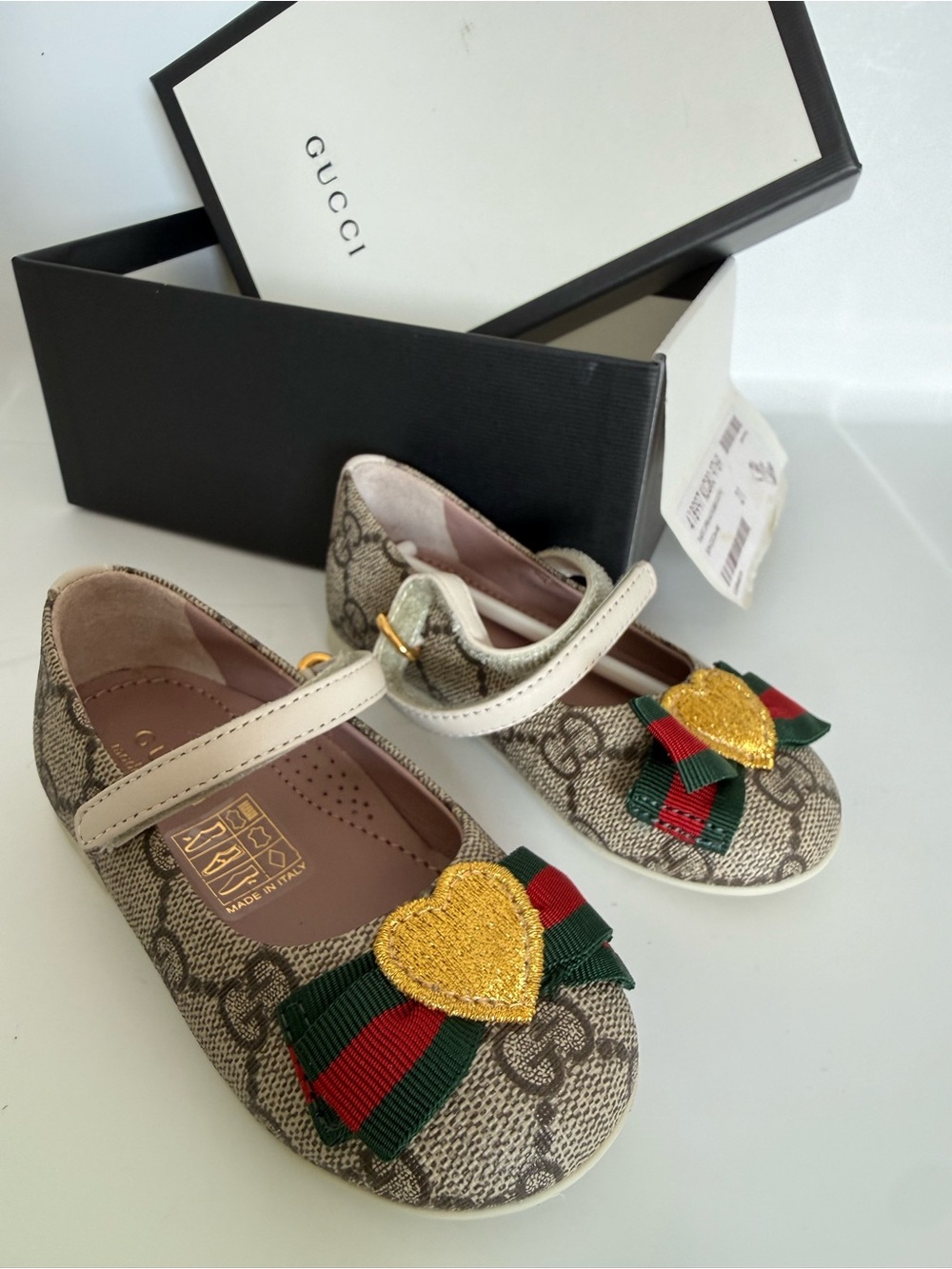 Gucci Kids Beige GG Canvas Heart Bow Mary Janes with Green-Red - Picture 8 of 8
